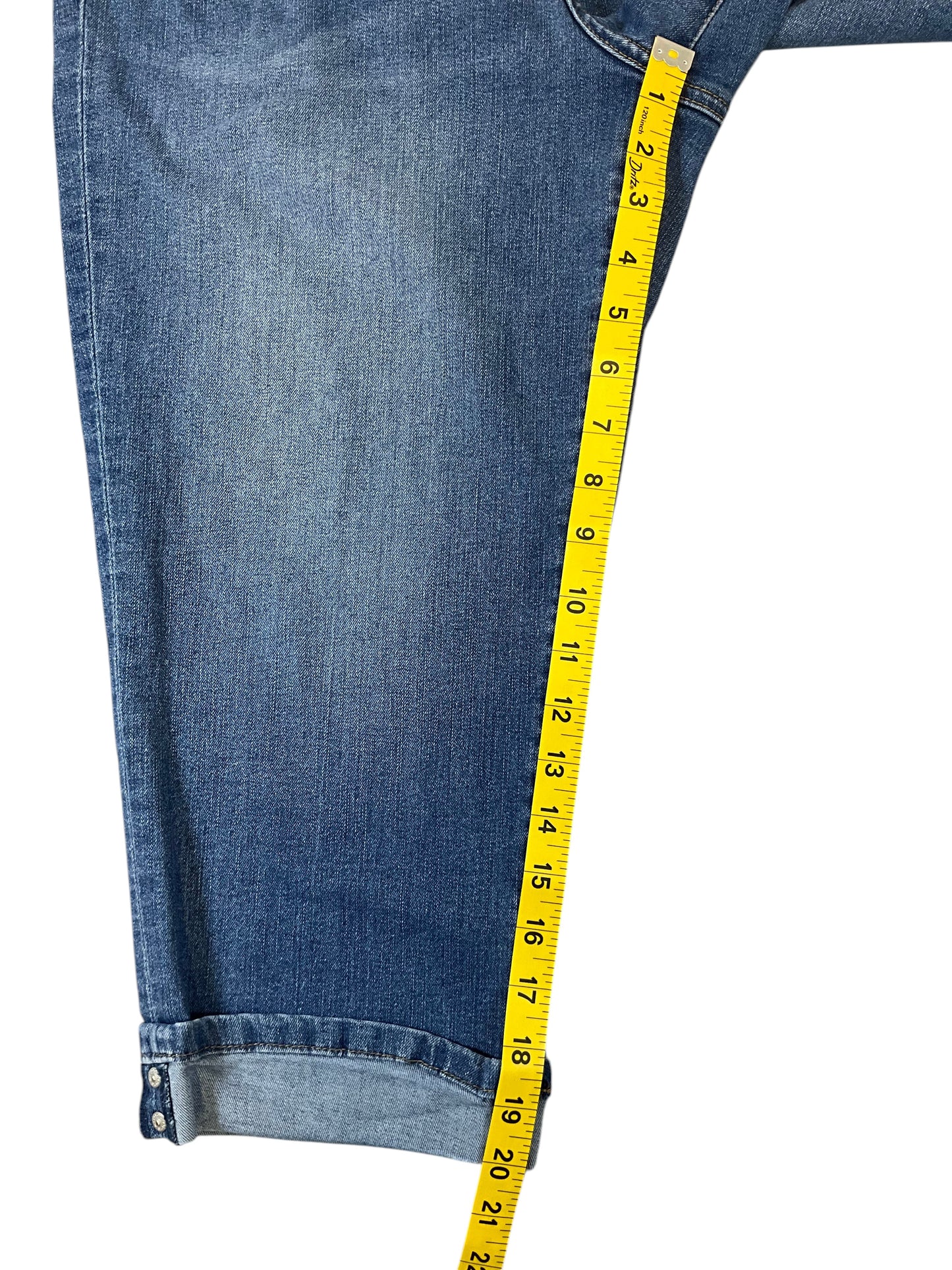 Bandolino Mandie Women’s Stretch Denim Capri Jeans Size 12 Medium Wash