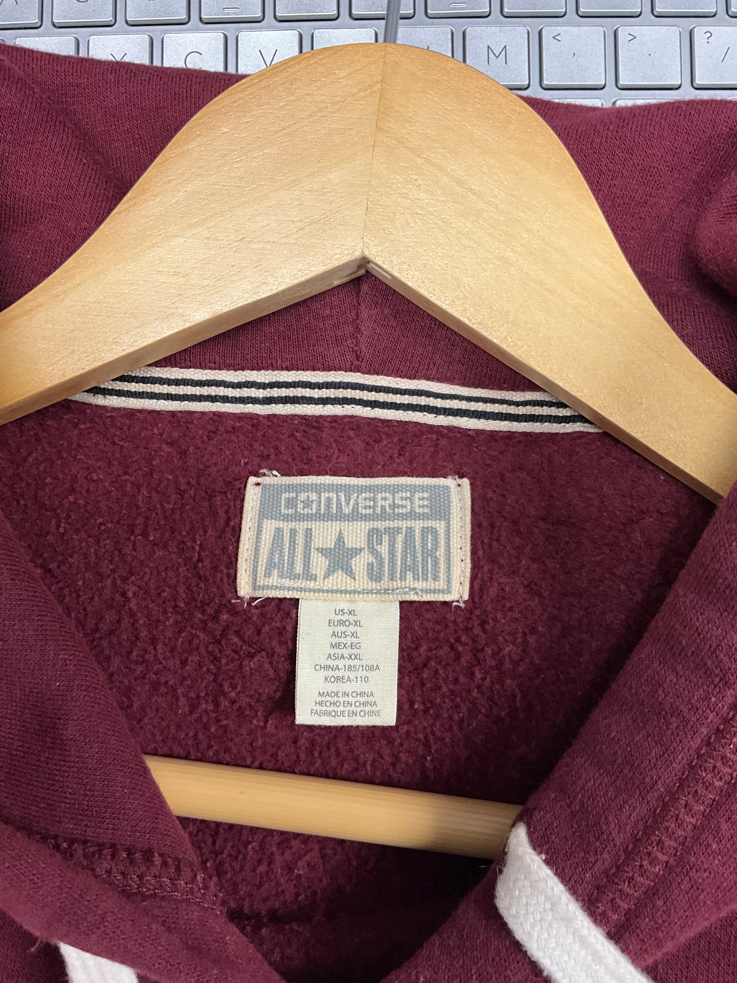 Sudadera con capucha Converse Retro Chuck Taylor All Star en color burdeos.