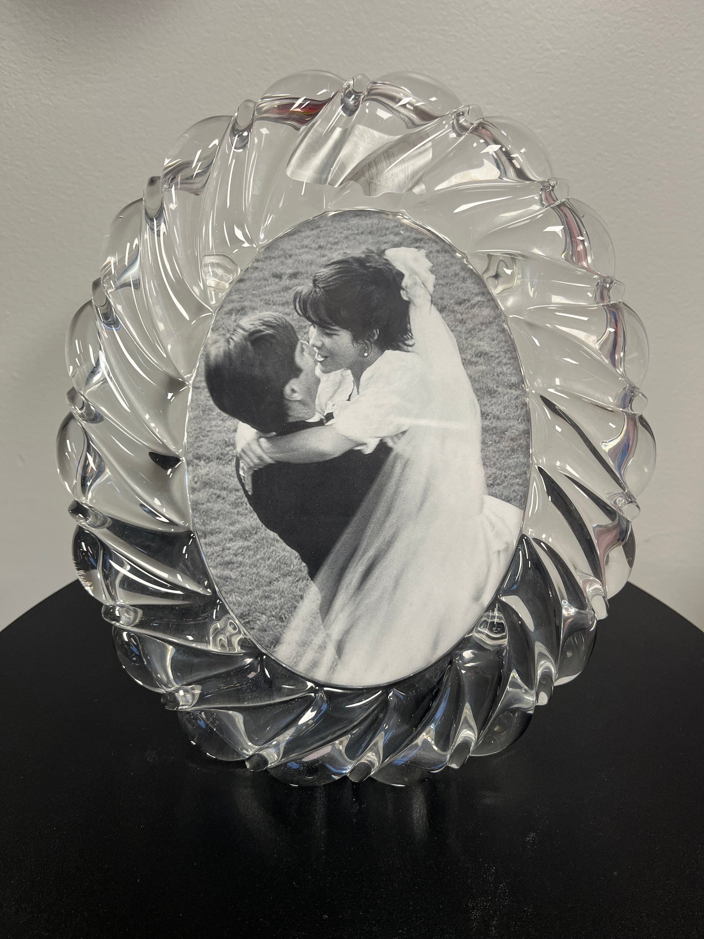 Mikasa Peppermint Clear Crystal Oval Picture Frame