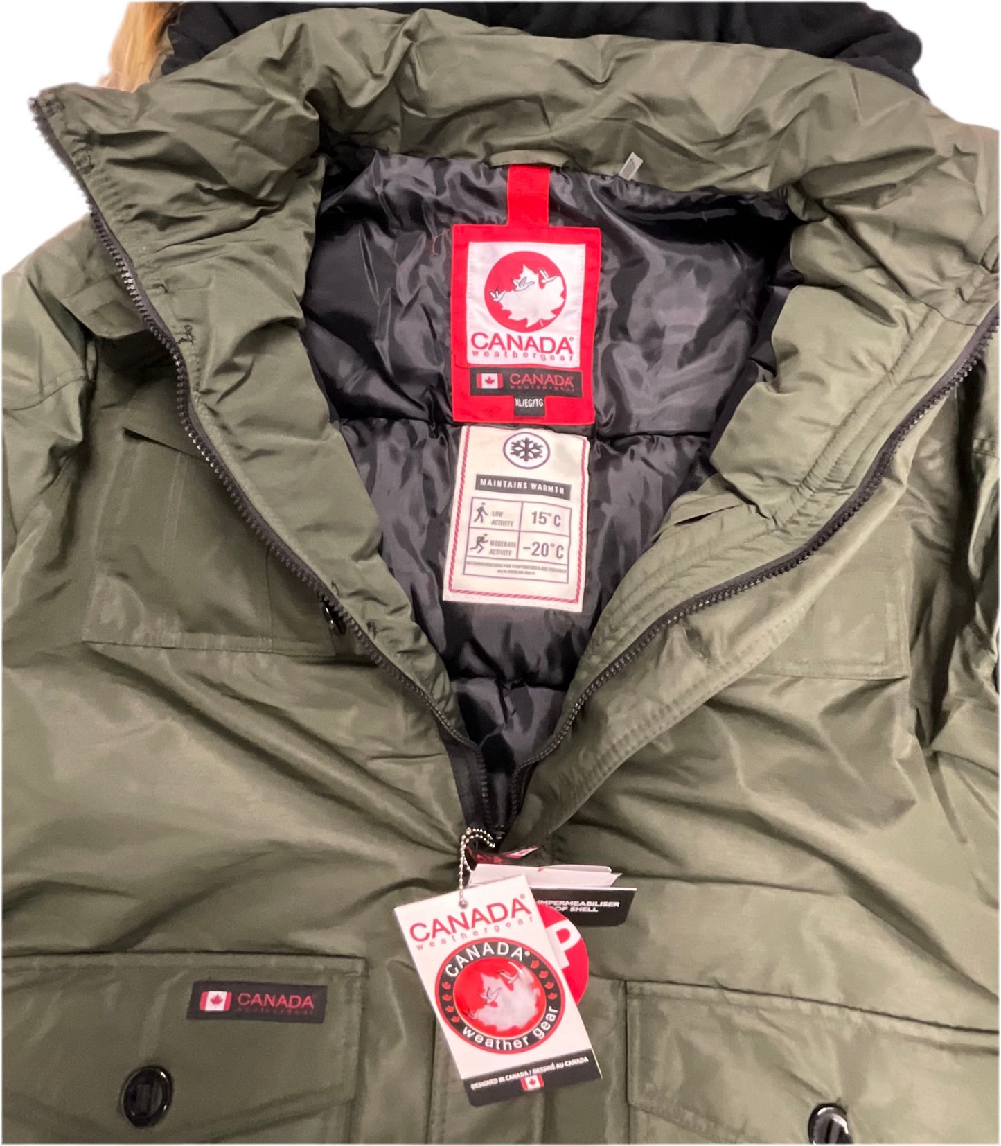 Abrigo con capucha de piel sintética verde para hombre de Canada Weather Gear.